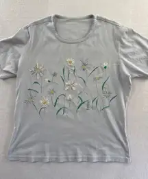 Women’s Embroidered Light Blue Flower Decorated T-Shirt Sz M