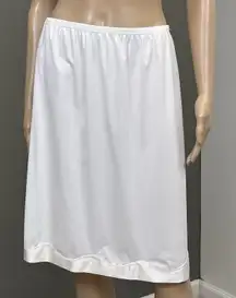 Vintage Vanity Fair Half Slip Skirt Size Large Off White Nylon Scallop Hem USA