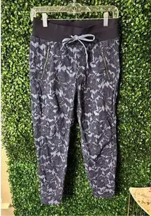 Athleta Trekkie North Jogger Ethereal Bloom Cottage Zip Pockets Size 2