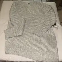 Simply Vera Sweater L Asymmetrical Hem.  NWT