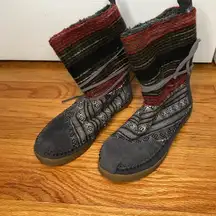 TOMS nepal boots red‎ grey women’s size 6. Boho bohemian aztec outdoor