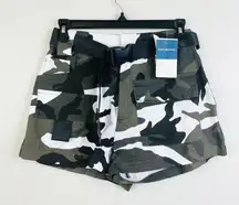 BRADELY MICHELE NWT Camo Cargo Style‎ Shorts Small