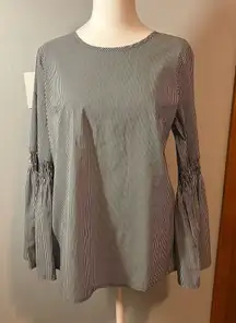 Solitaire charcoal gray white striped bell‎ sleeve round neck top size S NWT