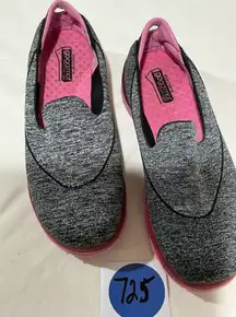 Woman’s Slip On Sketchers Goga Mat Quick Fit Flex Black & Pink 8 Sneaker Stk#725