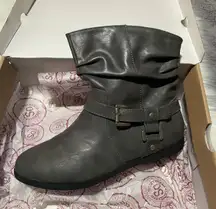 New  Ankle Boots Women's Size 7 Grey with Buckles