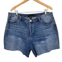 NWT House of Harlow High Rise Mom Midi Cut Off Denim Shorts Size 33/16