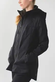 Lululemon 10 RARE Fo Drizzle Rain Jacket in Black