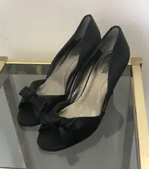 Kenneth Cole reaction satin kitten heel pumps​