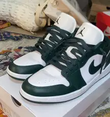 Air Jordans 1 Low/ Galactic Jade