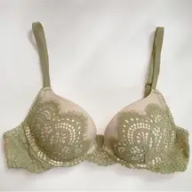 Victoria's Secret  Dream Angels Demi Push Up Lace Bra 32A Fir color  LIKE NEW!