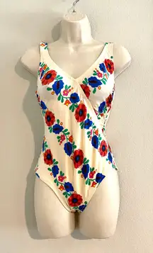 Gottex swimwear Like new Vintage Gottex one piece floral swimsuit. Sz 8