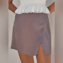 Aritzia Wilfred muse black Skirt satin shiny with slit us 0