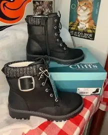 Cliffs by White Mountain Black Fabric Boots