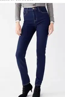 NWT BDG Girlfriend High rise Dark Wash Skinny Jeans 25 Women’ss Stretch. Casual