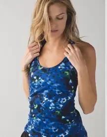 🍋 Lululemon Cool Racerback - Windy Blooms Saphire Blue Multi - 8/10 Approx.