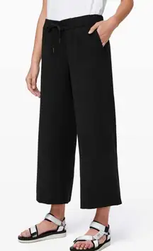Lululemon On the Fly Wide-Leg 7/8 Pant *Woven
Black
