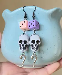 Handmade skull & question marks & dice goth grunge Kawaii style unisex dangle earrings🖤💀