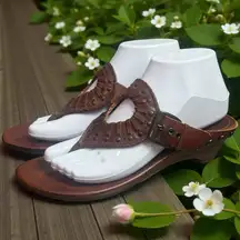 Frye Brown Red Leather Studded Thong Sandals 2” Heel Cowgirl Coastal Comfort 8