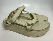 Teva platform Sandals white leather uppers & footbed womens size 9 casual trendy
