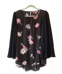 Vince Camuto  Black Floral Pleat Sleeve Tunic Women’s Size Small Date Night Top