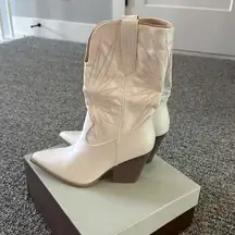 NIB Oasis Society White Western Cowgirl Boots Sz 7.5