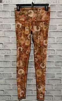 TEEKI Sisters of the Sun print hot Pants Leggings Size Small ~NWOT Made In USA S