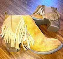 American Eagle size 7 women’s fringe tan suede ankle bootie slip on Boho