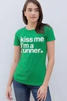 New Womens Gone for a Run Kiss Me I’m a Runner St Pattys Day Graphic Tee - Sz S