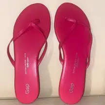 Nwot leather gap flip flops pink size 8