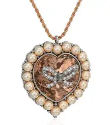 BETSEY JOHNSON ROSE GOLD TONE/PEARL HEART NECKLACE