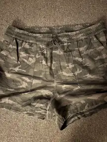Athleta Camo Farallon Shorts size 26