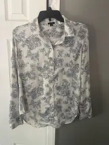 Silky blouse. Wear long-sleeved or button the sleeve up to half-sleeve. 