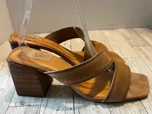 Vince Camuto Womens Jinani Sandal Size 8.5M Beige Faux Suede Wood Block Heel