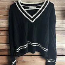 Elodie  Black & White VNeck Preppy Casual  Sweater Size Large NWT