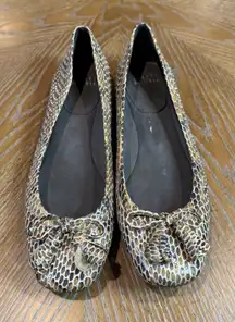 Stuart Weitzman Shoestring Snakeskin‎ Embossed Flats Tassels Brown Size 6.5