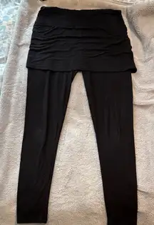 EUC Women’s Kavu Black Leggings with Skirt Overlay size M