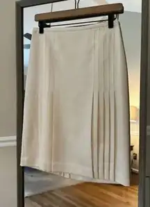 Amanda Smith Ivory Pleated Skirt Size 4 NWT