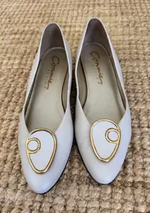 Connie Collection White Leather Flats Gold Accent Low Heel Shoes Sz 9 A