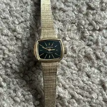 Amitron women’s vintage 10k gold/black dainty bracelet watch measurements shown‎