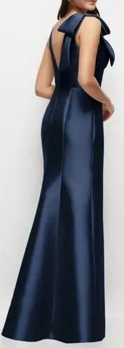 Alfred Sung NEW Bow Detail Sleeveless Satin Twill
Trumpet navy blue Gown Sz 6