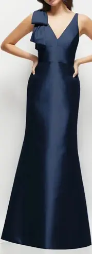 Alfred Sung NEW Bow Detail Sleeveless Satin Twill
Trumpet navy blue Gown Sz 6