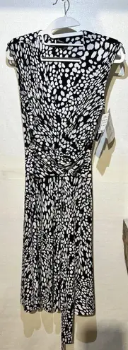 Jessica Howard  Missy Black ivory sleeveless dress size 6