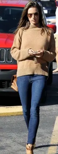 MOTHER THE LOOKER CROP ON THE EDGE WASH BLUE JEANS 25