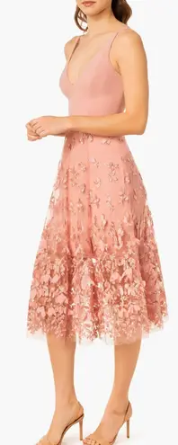 Dress the Population NWT Darleen V-neck Embroidered Cocktail Blush Dress Small