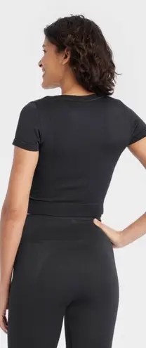 All In Motion Women's Seamless Crop Short Sleeve Top Black Small