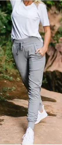 Zyia Ascend light gray XS athletic weekender joggers