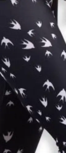 Onzie Bird Novelty Graphic Print Cropped Leggings: Black & White