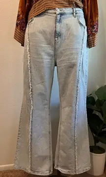 Boohoo Light Wash Denim Vertical Raw Hem Flared High Rise Jeans Size 14