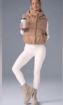 ALO Yoga NWT Gold Rush Puffer Vest Cropped Jacket on Light Cocoa Color Size L