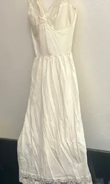 Vintage vassarette slip 32d